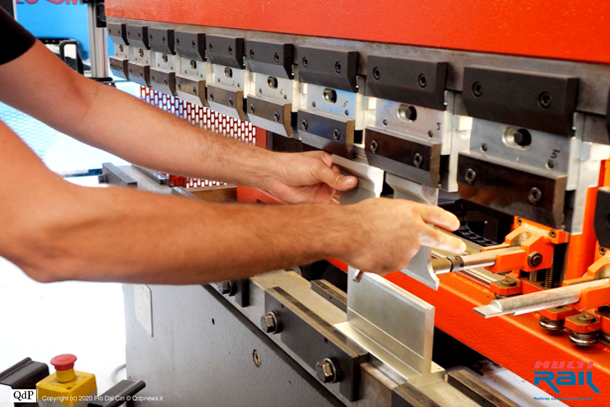 Multi Rail catering equipment for high speed trains